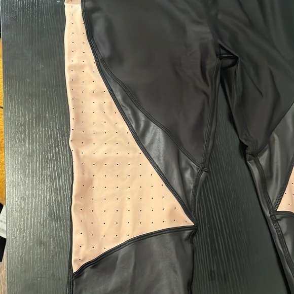 C&C California workout capri pants - Picture 2 of 4